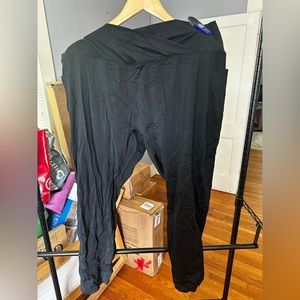 Black Crossover (top detail) high waisted leggings | 3X | HALARA